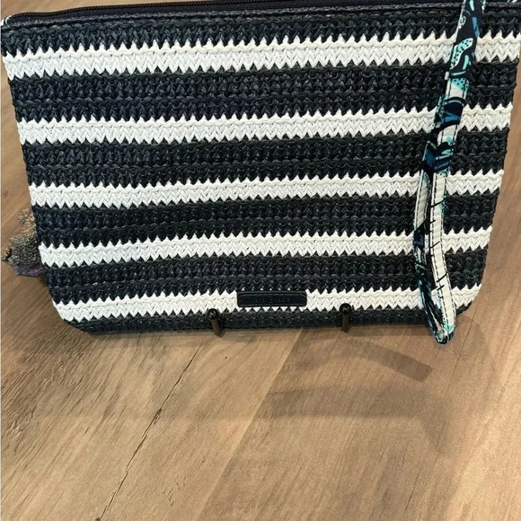 🍀 VERA BRADLEY NWT SHORE ENOUGH STRAW POUCH - Picture 5 of 8